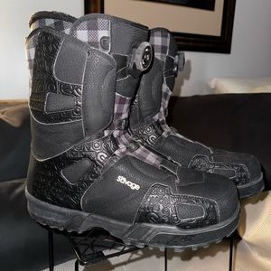 Savage BOA Snowboarding Boots size 12.5